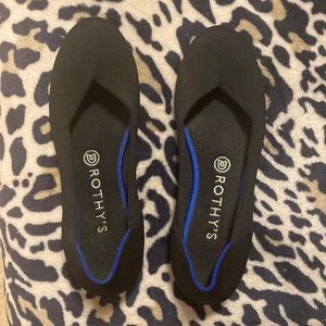 Black Rothy’s flat shoes